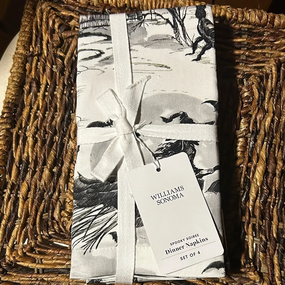 Williams Sonoma Spooky Soirée Dinner Napkins Set of 4 BNWT